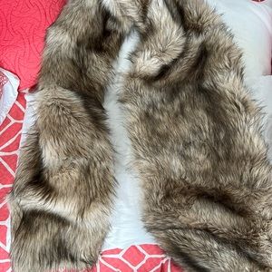 Royal Scout FAUX FUR wrap